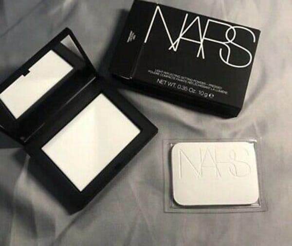 Phấn phủ dạng nén Nars Light Setting Powder