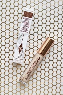 Che khuyết điểm Charlotte Tilbury Beautiful Skin Radiant Concealer màu 1 Fair (Fair Clair)